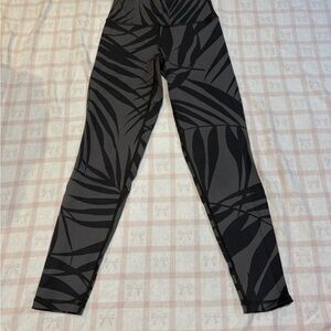 Aerie Black and Gray Patterned Leggings